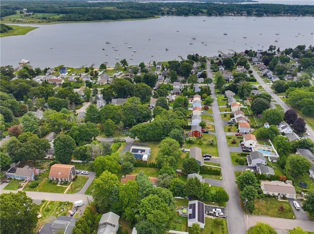 Property Photo:  7 Broadview Avenue  RI 02809 
