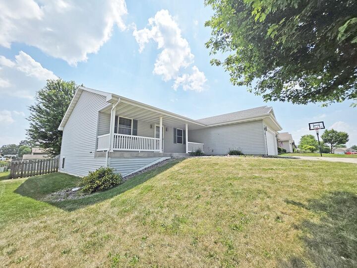 Property Photo:  4633 Overlook Drive  WI 53563 