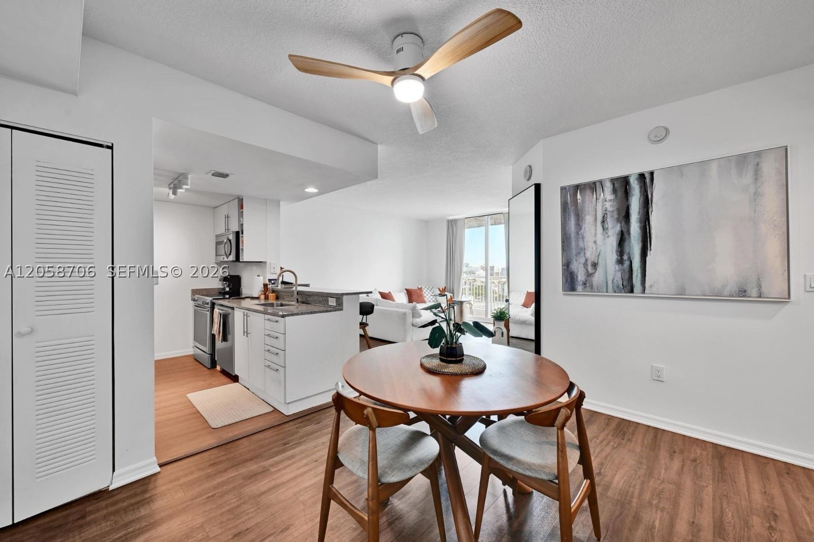 Property Photo:  275 NE 18th St 1809  FL 33132 