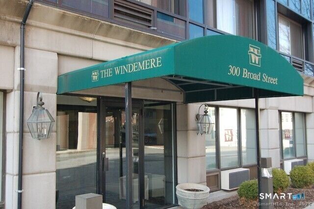 Property Photo:  300 Broad Street 303  CT 06902 