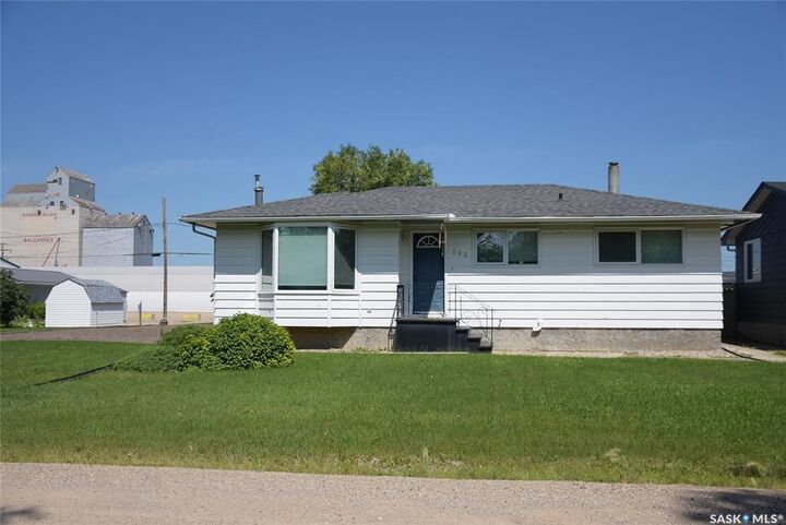 Property Photo:  203 Lily Street  SK S0G 0C0 