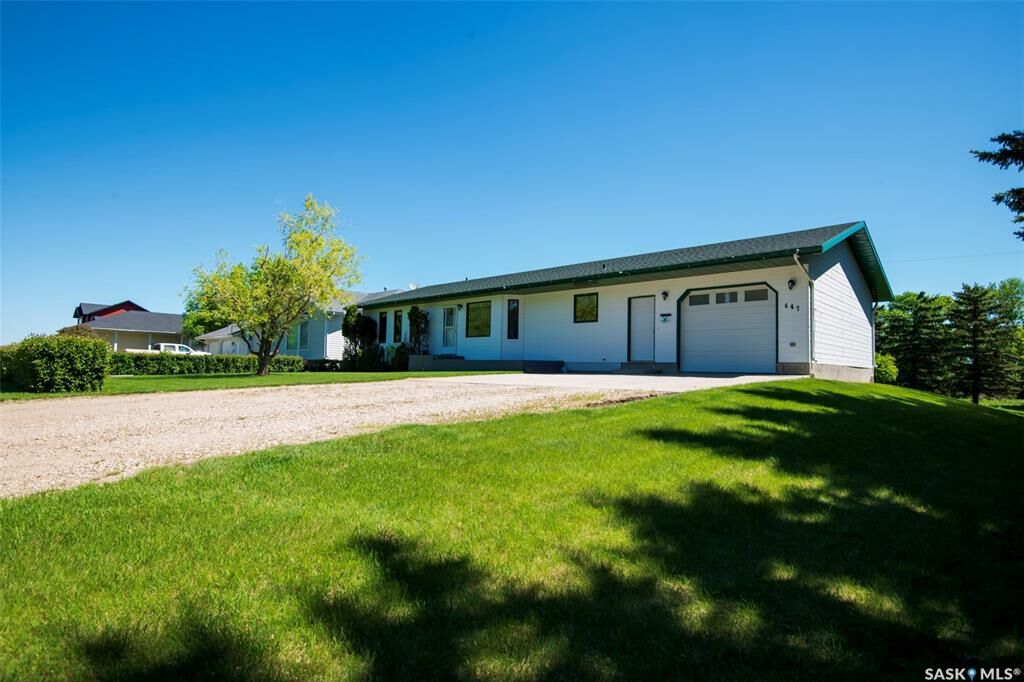 Property Photo:  447 1st Street E  SK S0K 0G0 