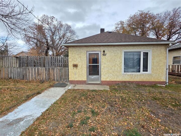 927 North Railway Street E — photo 1