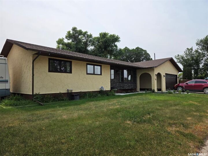Property Photo: 304 4th Avenue SE SK S9H 3L8