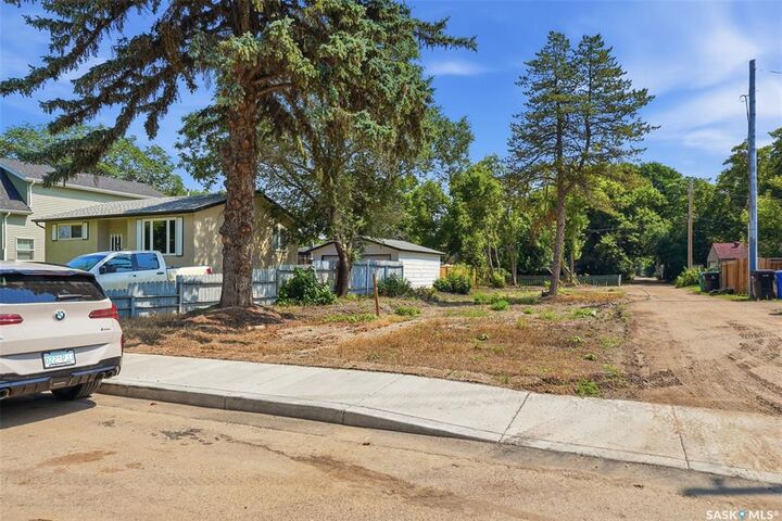 Property Photo:  1809 Belfast Avenue  SK S7M 0L6 