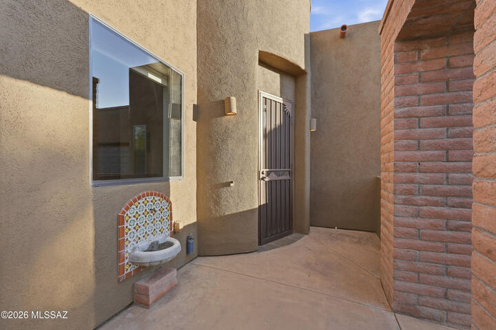 Property Photo:  11500 N Moon Ranch Place  AZ 85658 
