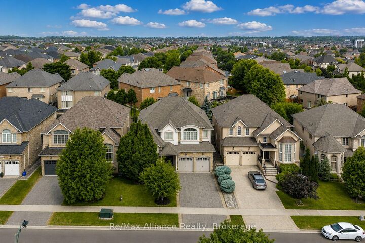 Property Photo:  1367 Arrowhead Road  ON L6H 0C5 
