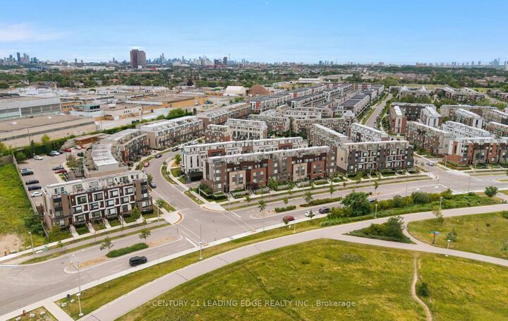 Property Photo:  265 Downsview Park Boulevard  ON M3K 0B6 