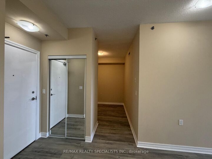 Property Photo:  810 Scollard Court 1007  ON L5V 0A4 