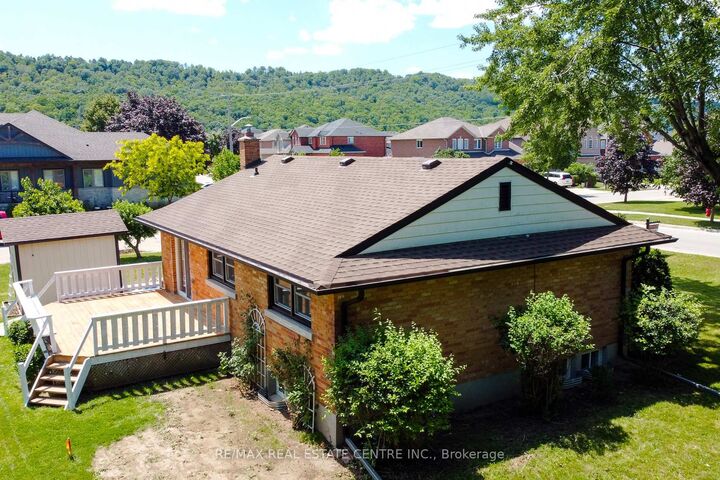 Property Photo:  220 Winona Road  ON L8E 5K4 