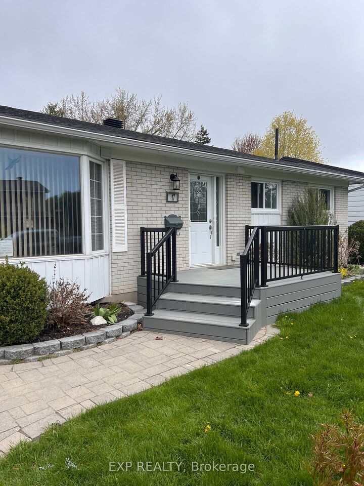 Property Photo:  17 Canfield Road 1  ON K2H 5S7 