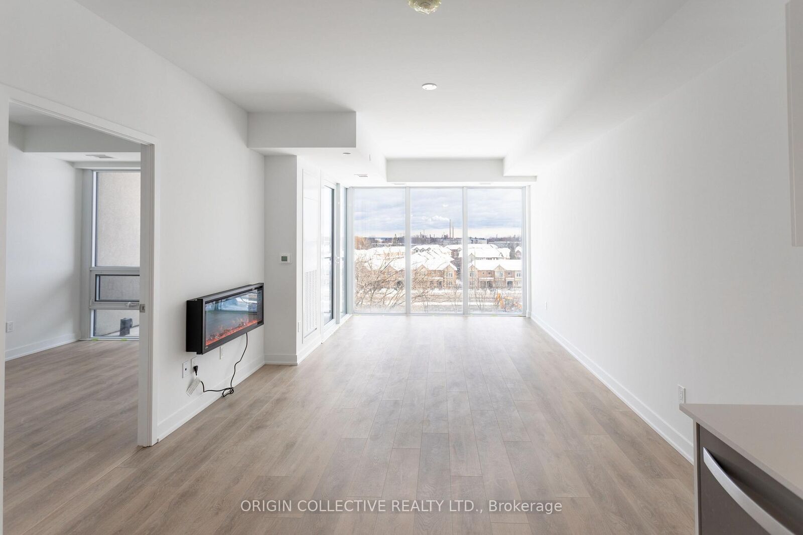 Property Photo: 1035 Southdown Road 605 ON L5J 0A2