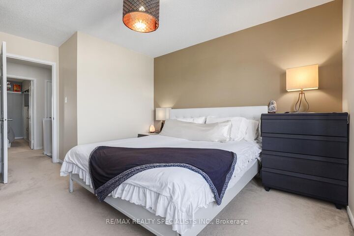 Property Photo: 3370 Redpath Circle ON L5N 8R1