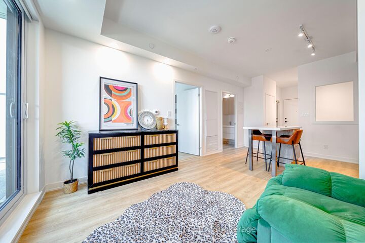 Property Photo: 292 Verdale Crossing 1502 ON L6G 0H6