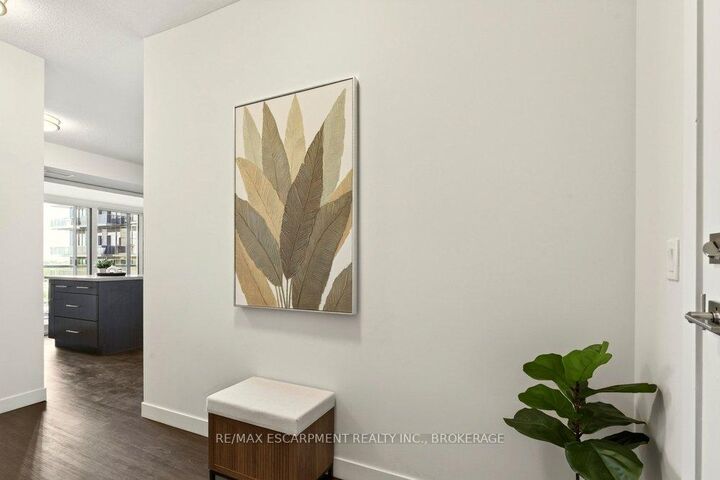 2087 Fairview Street 702 — photo 1