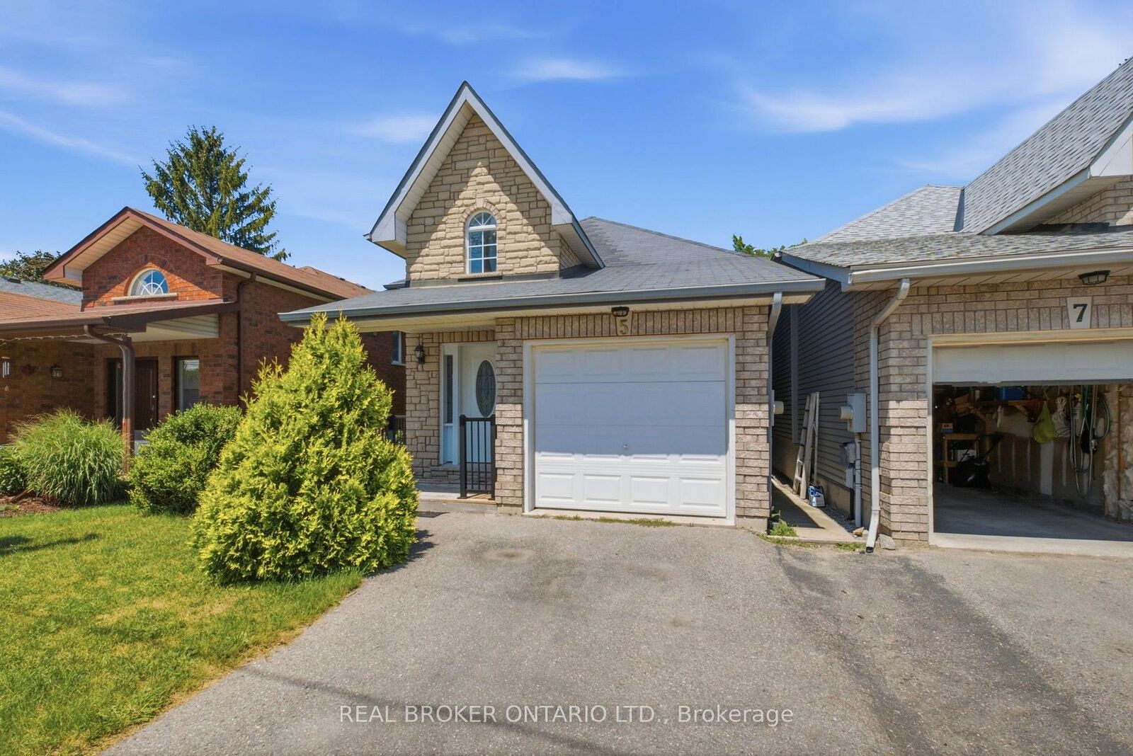 Property Photo:  5 John Harvey Street  ON L9P 1C3 