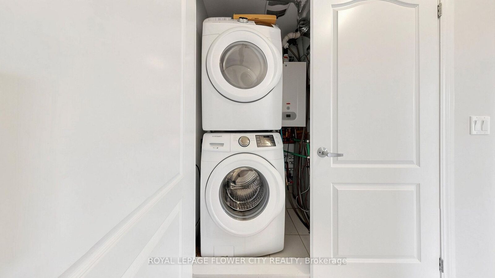 Property Photo:  2500 Hill Rise Court 2  ON L1L 0M6 