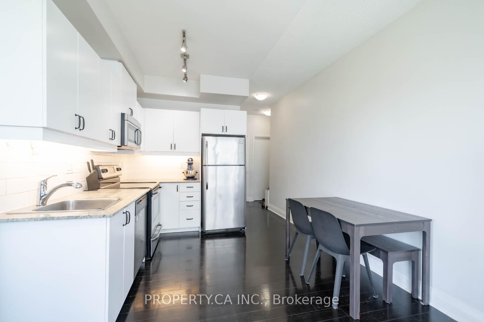 Property Photo:  17 Kenaston Gardens 516  ON M2K 0B9 