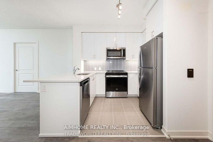 Property Photo:  4955 Yonge Street 1205  ON M2N 0L8 