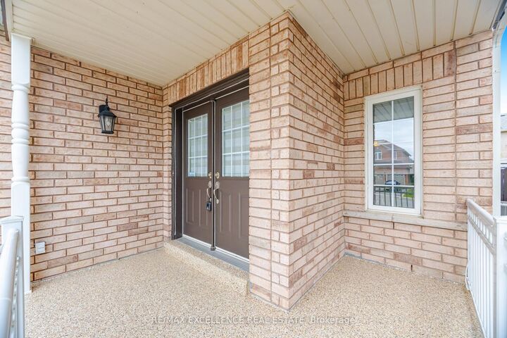 Property Photo: 5 Whitehouse Crescent ON L6P 1M3