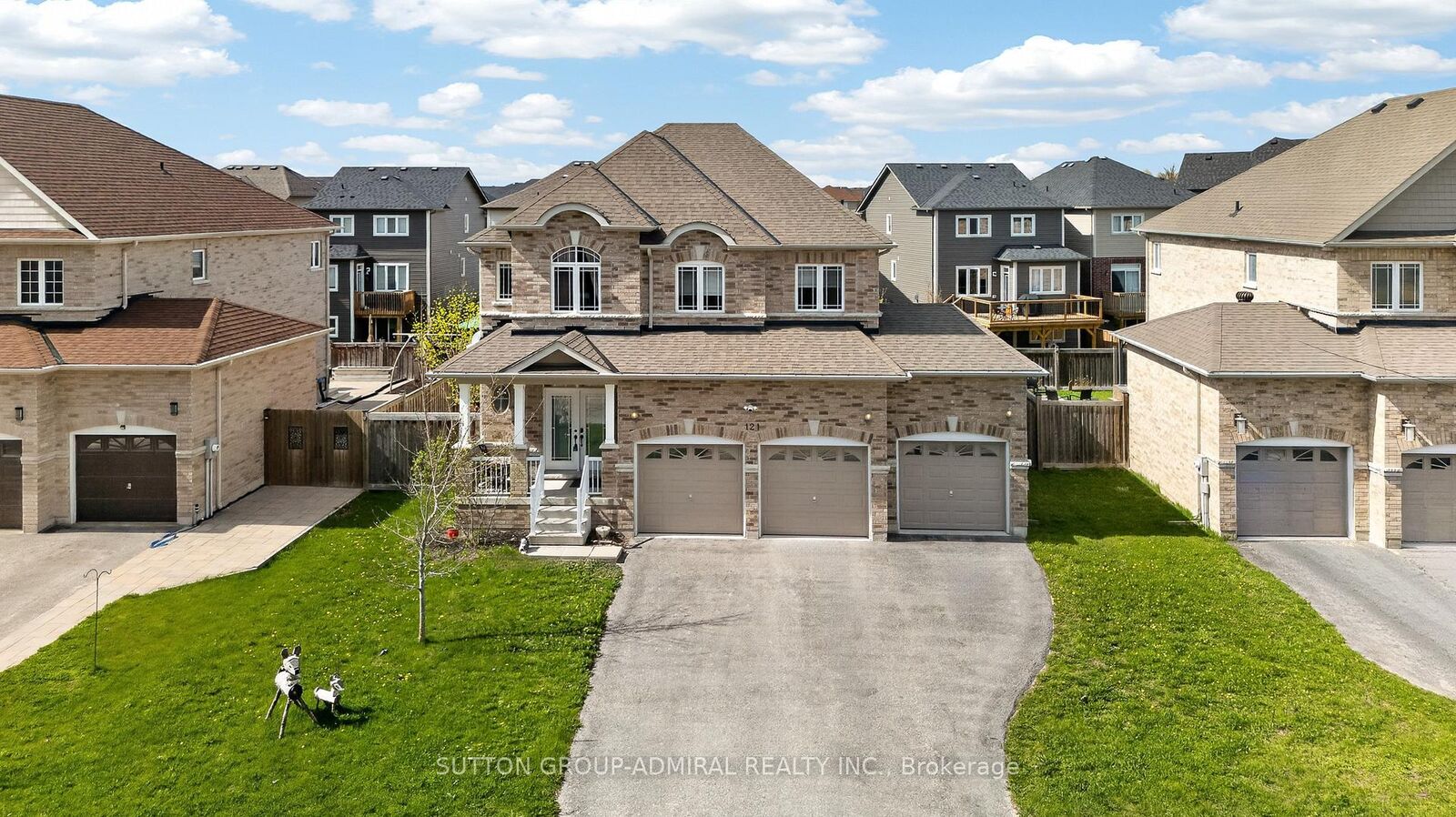 Property Photo:  121 Centre Street  ON L0M 1B0 