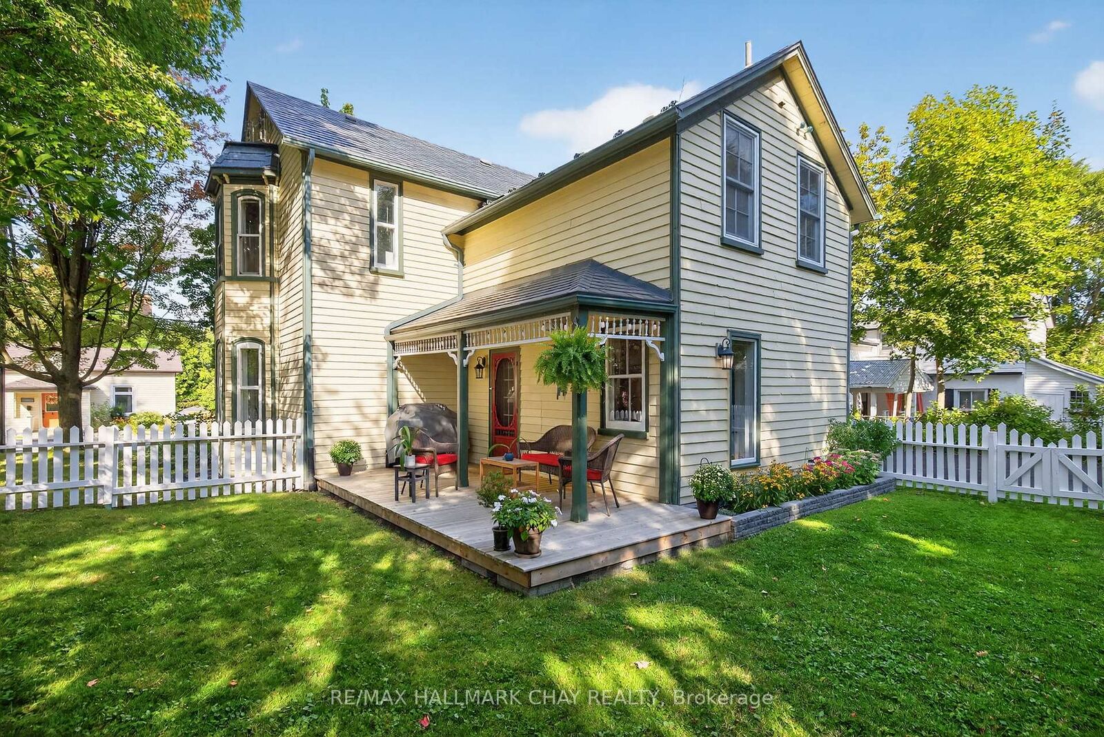 Property Photo: 221 Prospect Street ON L3Y 3T8
