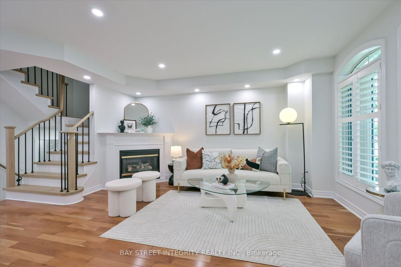 Property Photo:  208 Georgian Drive  ON L6H 6T8 