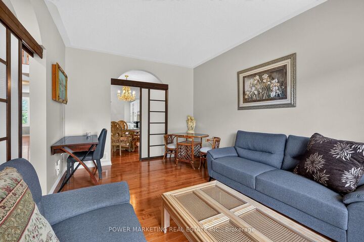 Property Photo: 2165 Blue Willow Crescent ON K1W 1K7