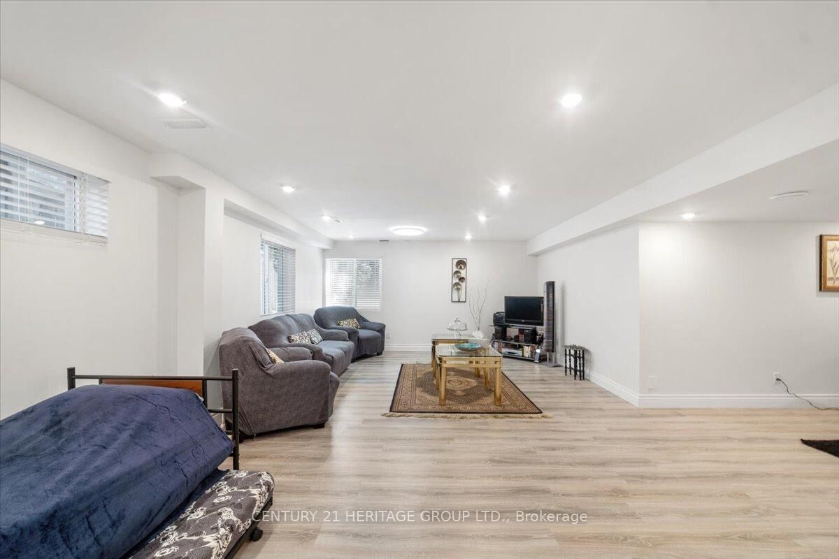 Property Photo:  47 Stollar Boulevard Bsmnt  ON L4M 6N3 