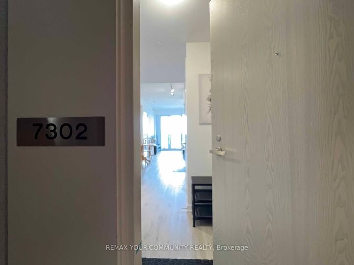Property Photo:  138 Downes Street 7302  ON M5E 0E4 