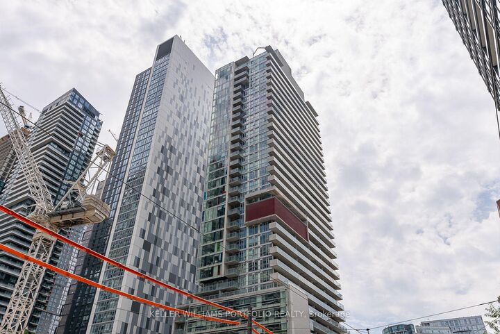 Property Photo: 375 King Street W 1805 ON M5V 1K5