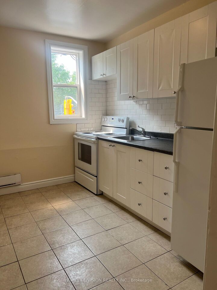 Property Photo:  788 Eglinton Avenue E 1  ON M4G 2L1 