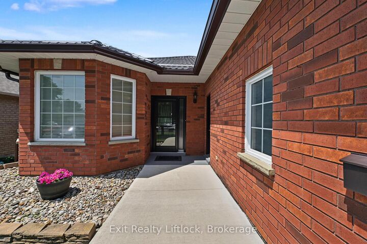 2522 Marsdale Drive — photo 1