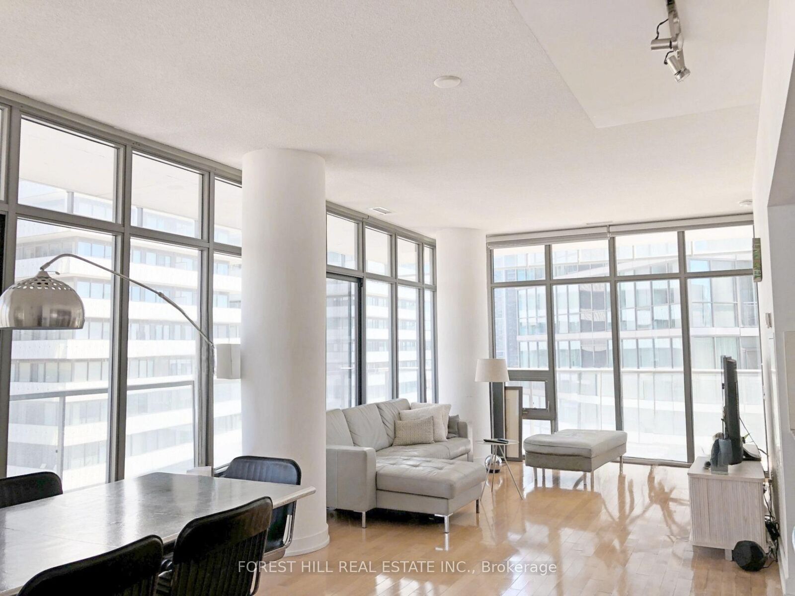 Property Photo:  33 Charles Street E 2511  ON M4Y 1R9 