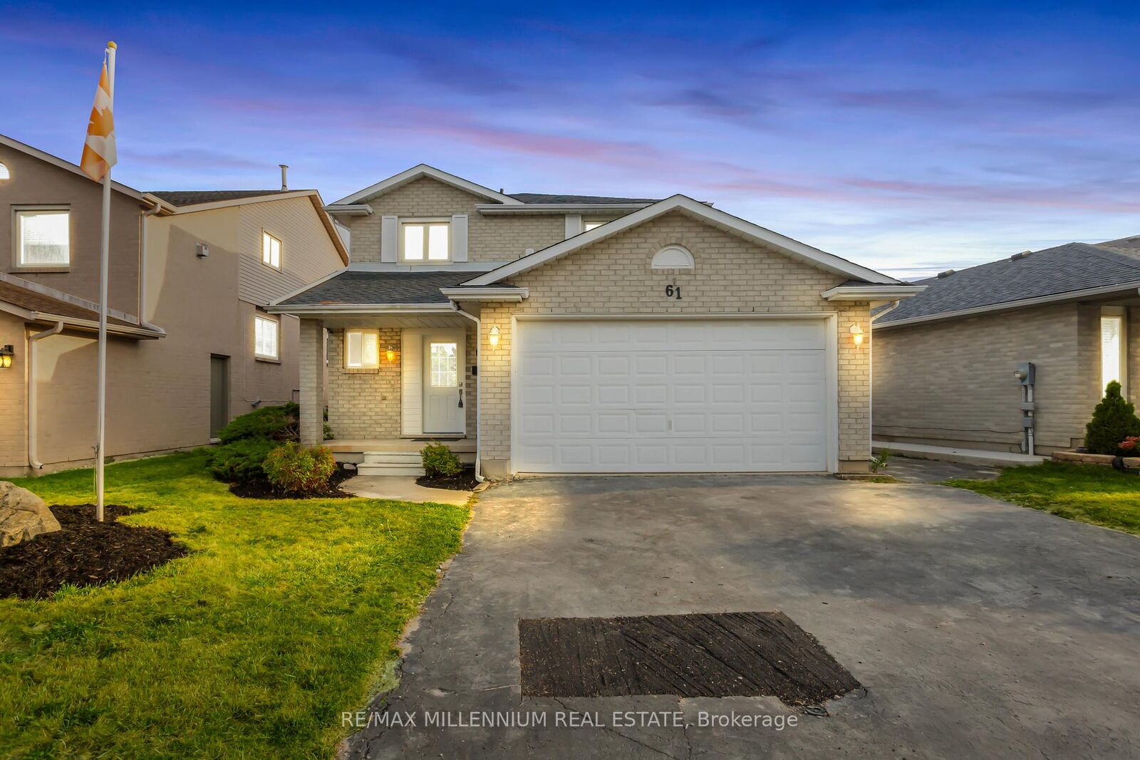Property Photo:  61 Mistywood Drive Upper  ON L8J 2N7 