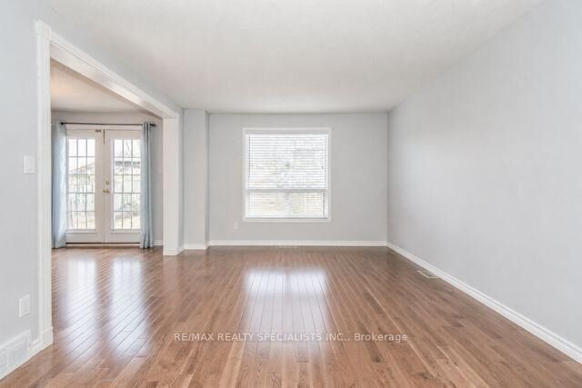 Property Photo:  110 Steeles Crescent  ON N1R 8C4 