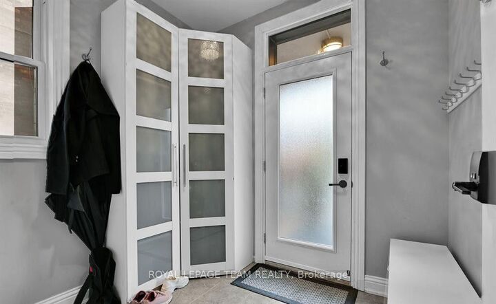 Property Photo: 212 Flora Street 1 ON K1R 5R7