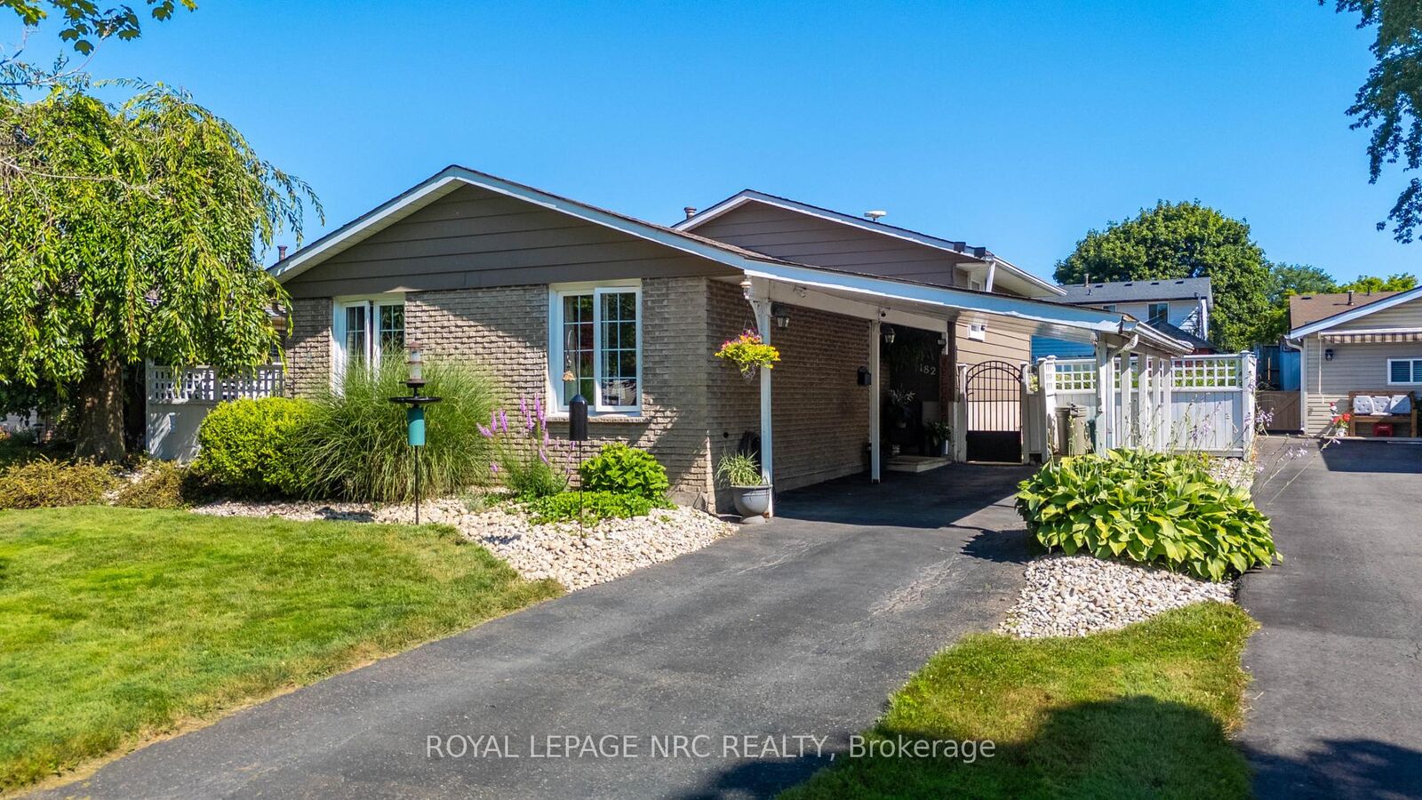 Property Photo:  182 Leaside Drive  ON L3C 6H1 
