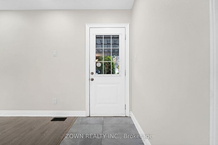 Property Photo:  5866 Valley Way Main Level  ON L2E 1Y1 