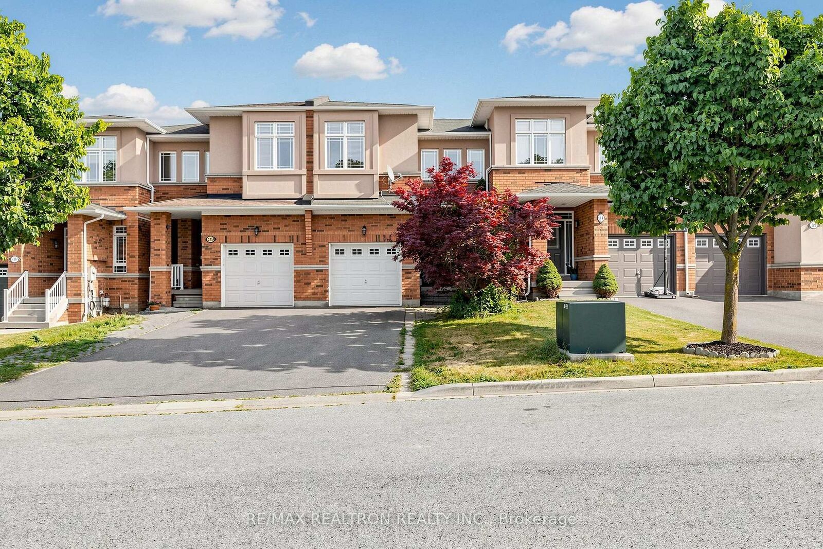 Property Photo:  142 Mistywood Crescent W  ON L4J 9K3 