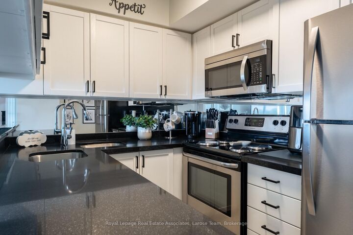 Property Photo:  1140 Parkwest Place 709  ON L5E 3K9 