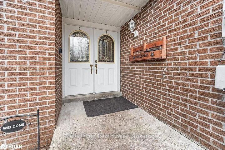 Property Photo:  7 Rosedale Place Upper Unit  ON L4M 5E7 