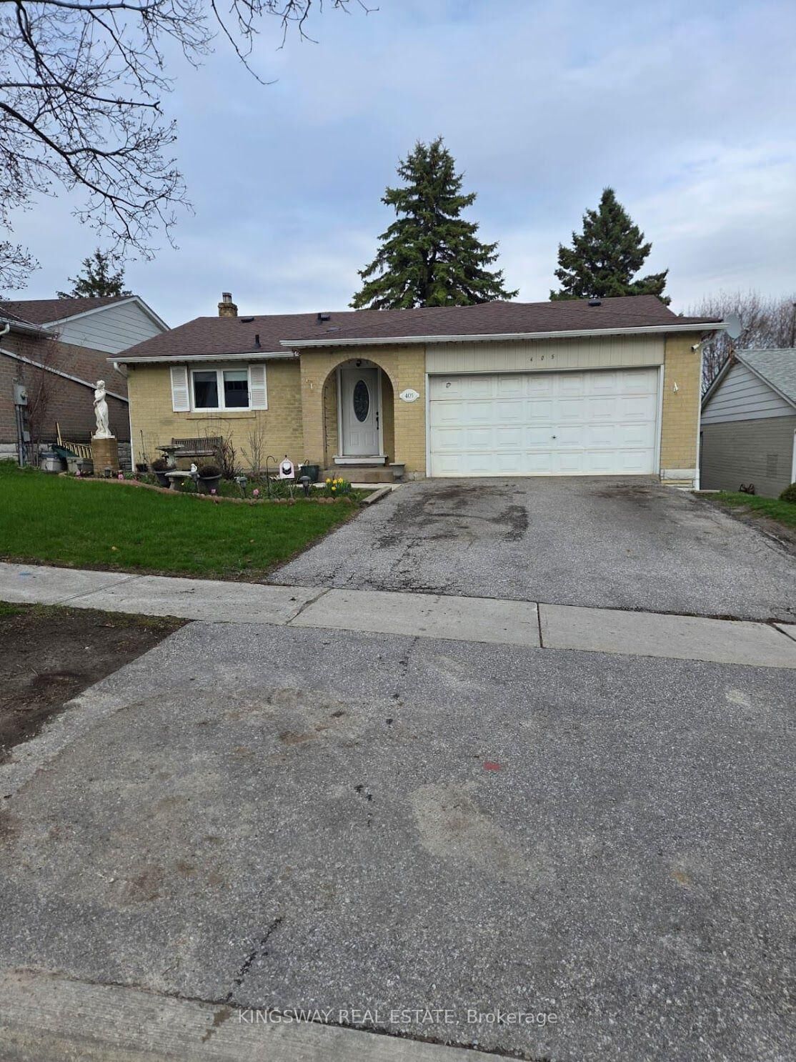 Property Photo: 405 Dixon Boulevard ON L3Y 5C5