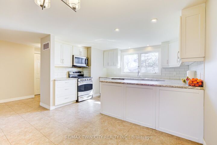 Property Photo:  22 Blackhorne Crescent  ON N2E 1T1 