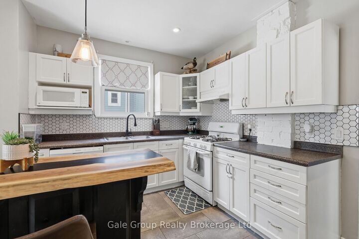 Property Photo:  32 West Avenue  ON N5R 3P5 