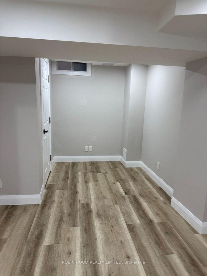 Property Photo:  495 Taylor Crescent 495  ON L7L 6G2 
