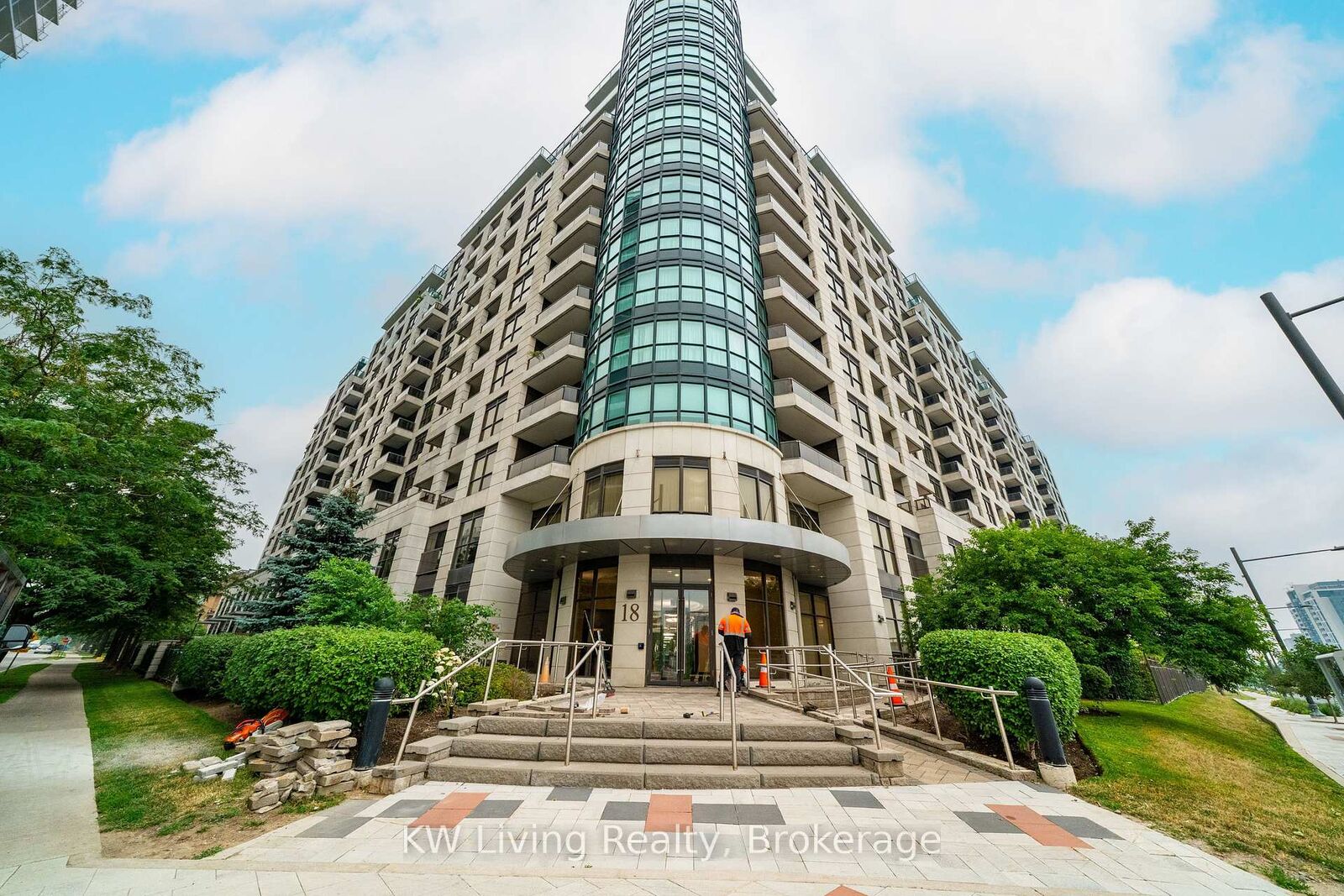 Property Photo:  18 Harding Boulevard 905  ON L4C 0T3 