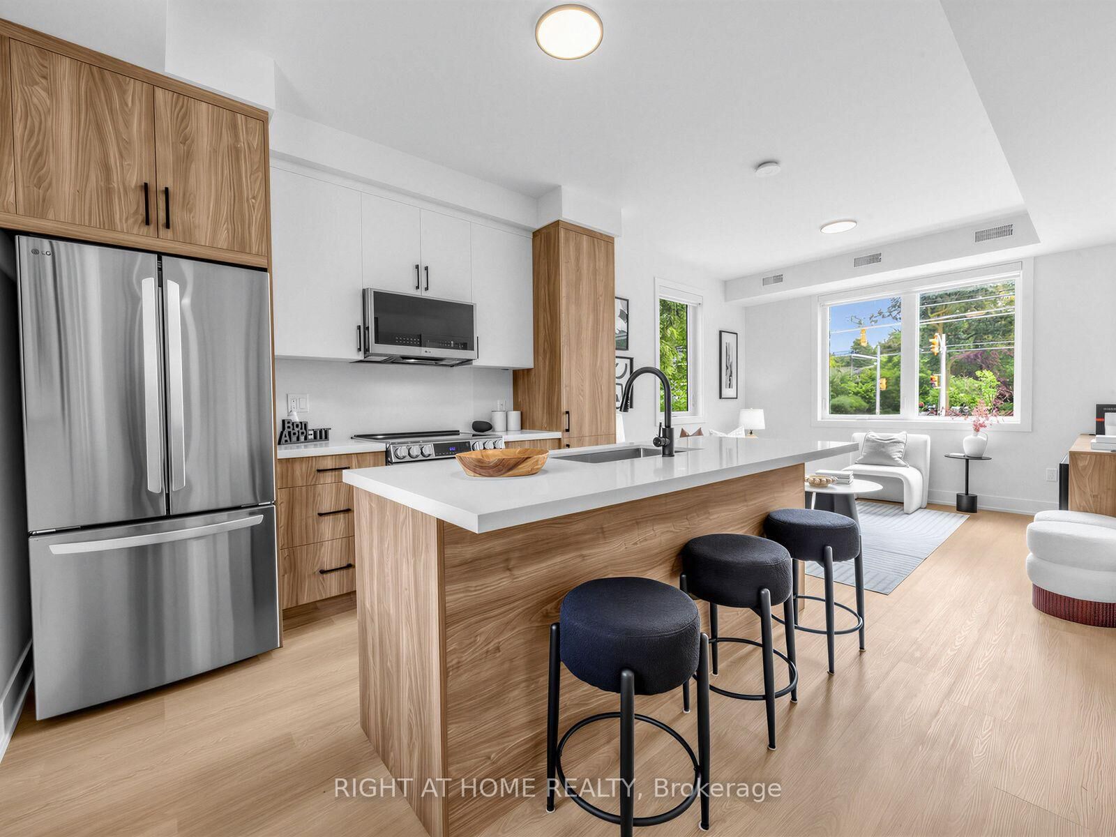 Property Photo:  1416 Islington Avenue Unit C  ON M9A 3K7 