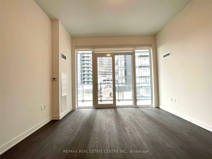 Property Photo:  4675 Metcalfe Avenue 202  ON L5M 0Z8 