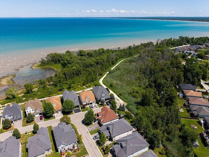 Property Photo:  46 Starboard Circle  ON L9Z 0E9 